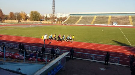 На стадионе им. Гагарина в Чернигове теперь есть легкоатлетические дорожки